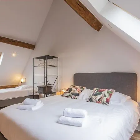 Stunning Castle In Perwez-Haillot With Jacuzzi 펜션 *