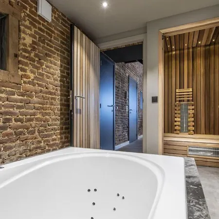 펜션 Stunning Castle In Perwez-Haillot With Jacuzzi *