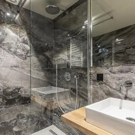 펜션 Stunning Castle In Perwez-Haillot With Jacuzzi