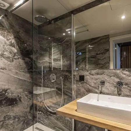 펜션 Stunning Castle In Perwez-Haillot With Jacuzzi *