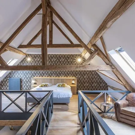 펜션 Stunning Castle In Perwez-Haillot With Jacuzzi *